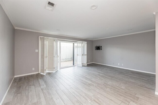Building Photo - 6307 Del Monte Dr