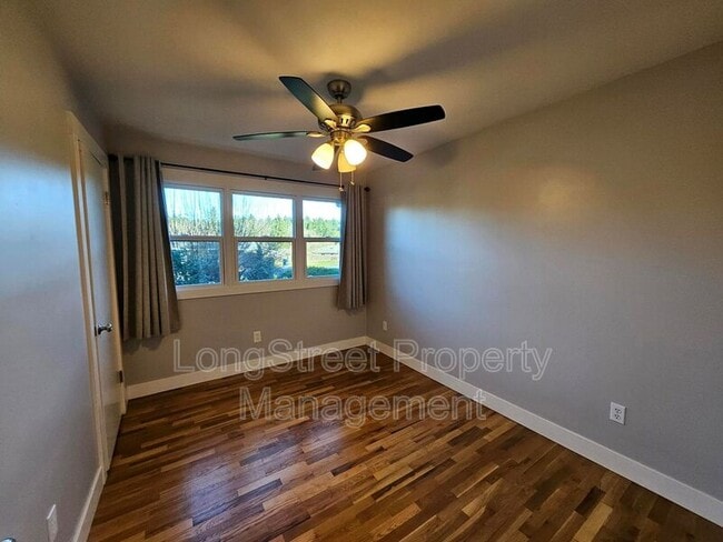 Building Photo - 11870 SW Park Way