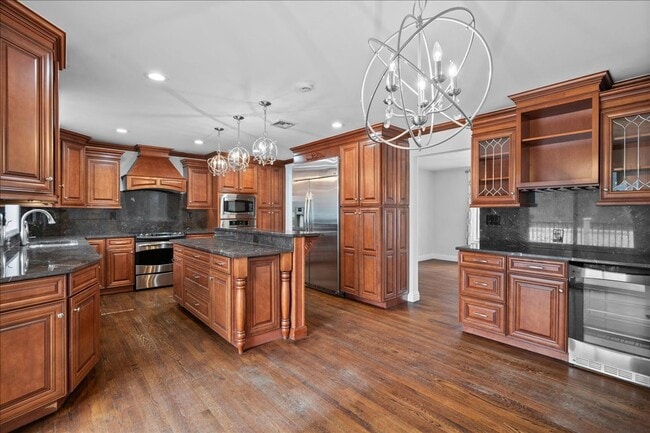 Building Photo - Spacious 4 Bedroom 4.5 Bath Rental in London Woods!