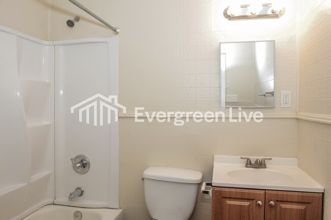 Building Photo - 1004 8th Ave SW