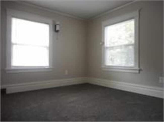 Building Photo - 992 8th St
