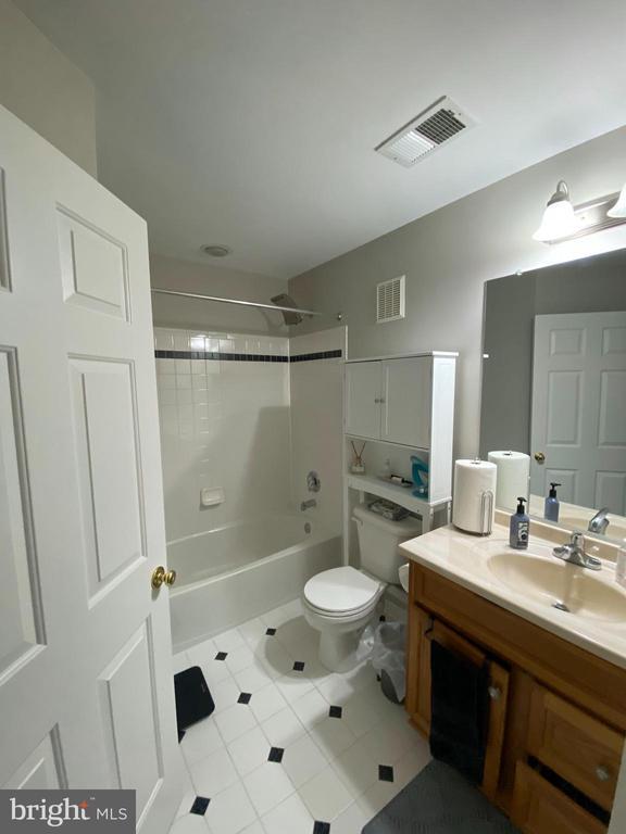 Building Photo - 8143 Skelton Cir