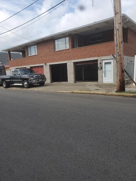 Primary Photo - 108 River Ave