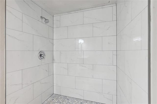 Building Photo - 556 Hawthorne Dr