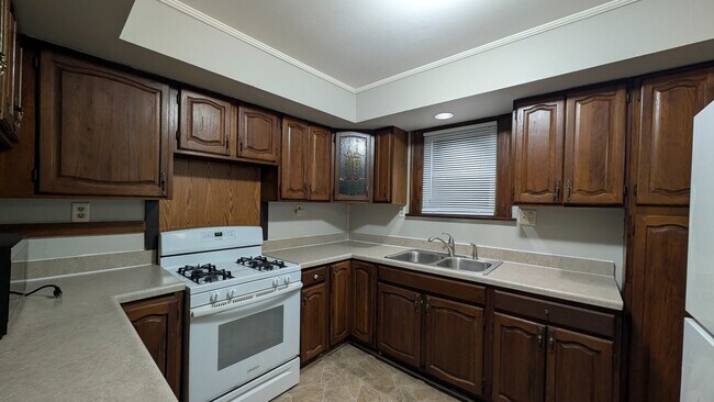 Building Photo - Newly Renovated 3-Bedroom Apartment in Mic...