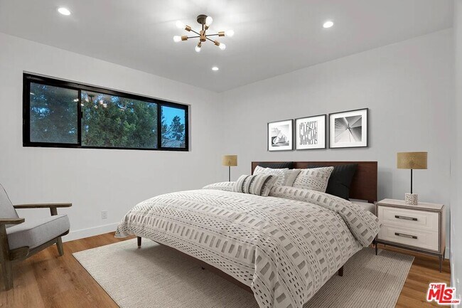 Building Photo - 950 Havenhurst Dr