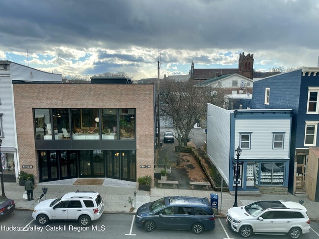 Building Photo - 426 Warren St