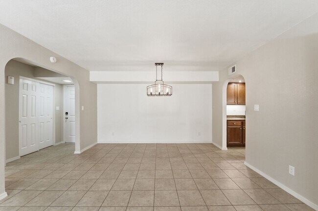 Building Photo - Prime Scottsdale Living | 2 Master Suites + Private Patio Retreat