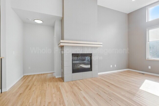 Building Photo - 1821 Blue Star Ln