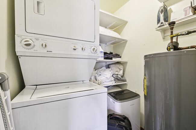 Building Photo - 464-470 Central Ave