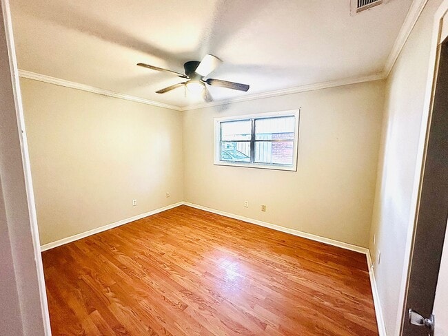 Building Photo - 2046 Shadywood Ln