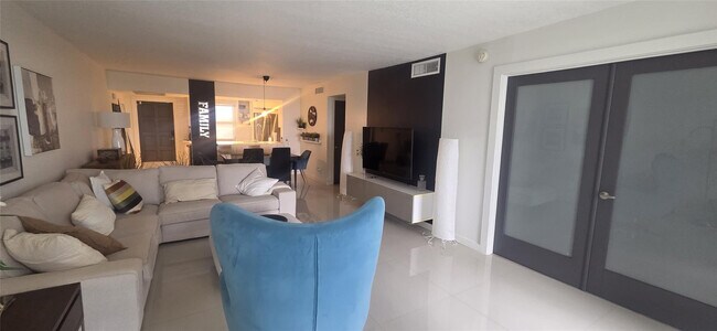 Building Photo - 2671 S Course Dr