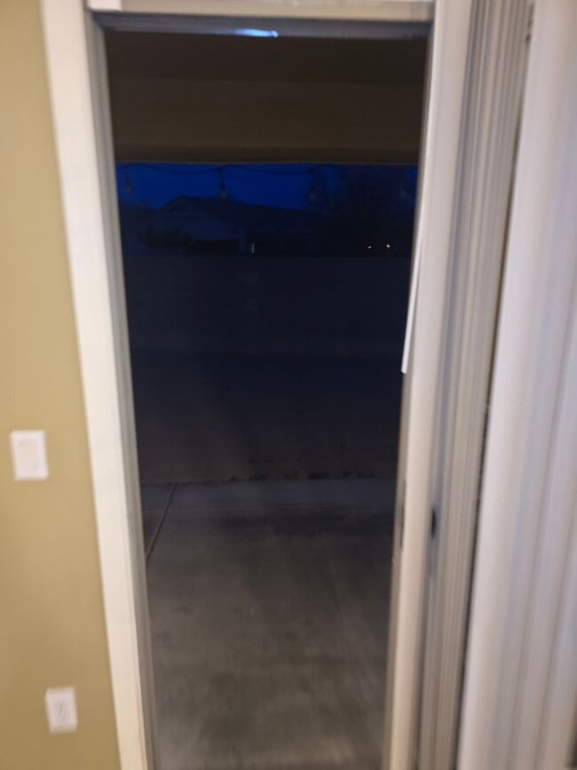 Building Photo - Beautiful 3 bedroom, 2 bath Home available