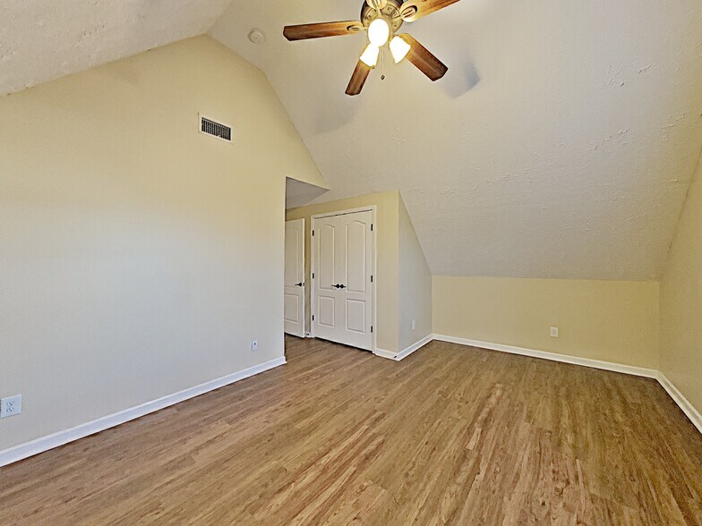 Building Photo - 1205 Sundown Ct