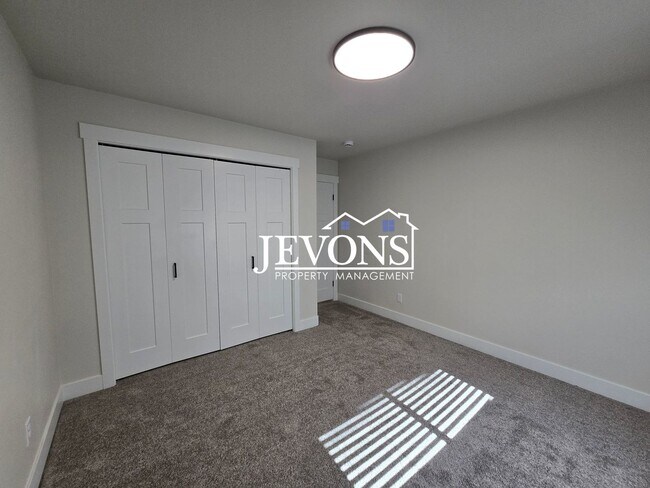 Building Photo - 413 S 97th Ave