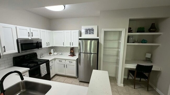 Building Photo - 15000 W Airport Blvd