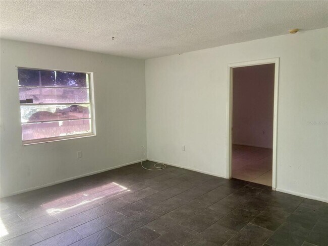 Building Photo - Pet Friendly Cozy Villa in Bradenton