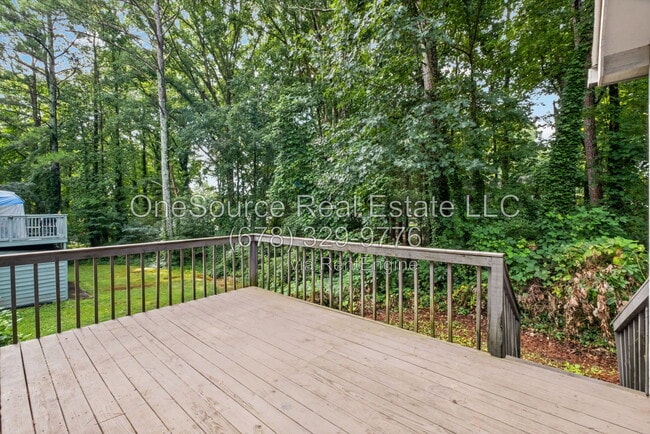 Building Photo - 2961 Lakemont Dr SW