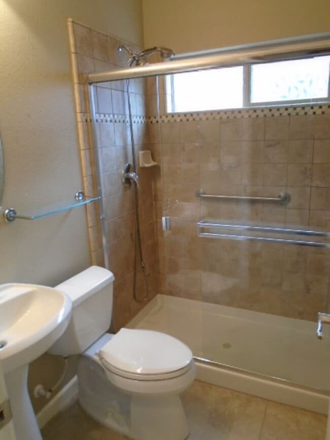 Building Photo - BEAUTIFUL 2 STORY IN WEST ROSEVILLE! 4 BEDROOM, 3 BATH, 3 CAR GARAGE, WITH LOW MAINTENANCE YARD!