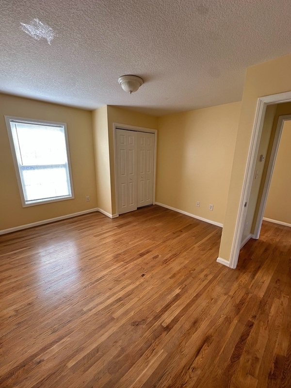 Building Photo - 6 Townview Dr