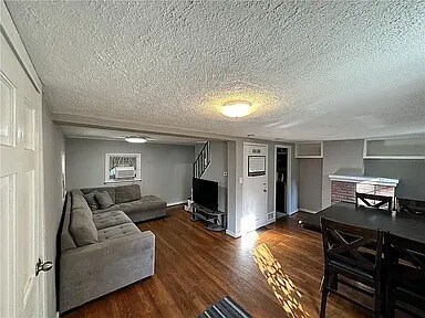 Building Photo - 5 Drumore Cres