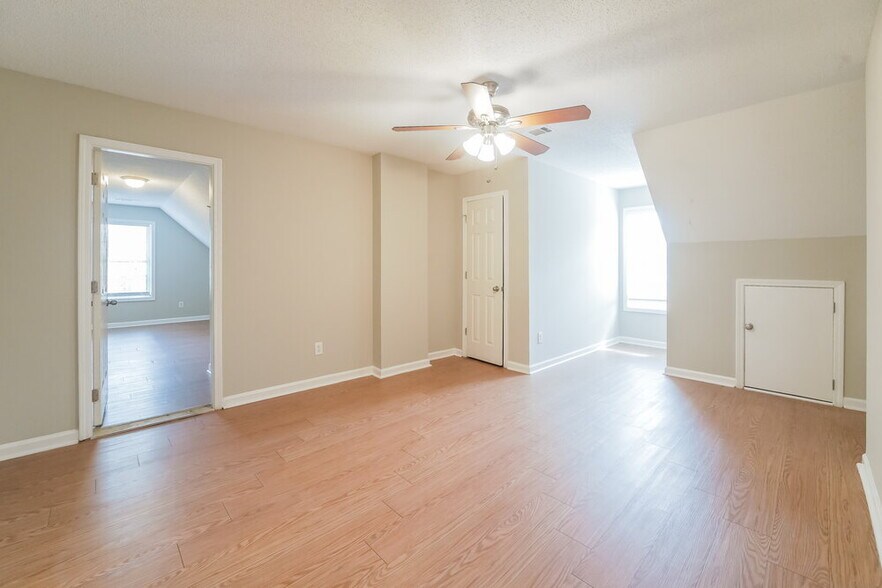 Building Photo - 11081 Knotty Pine Pl