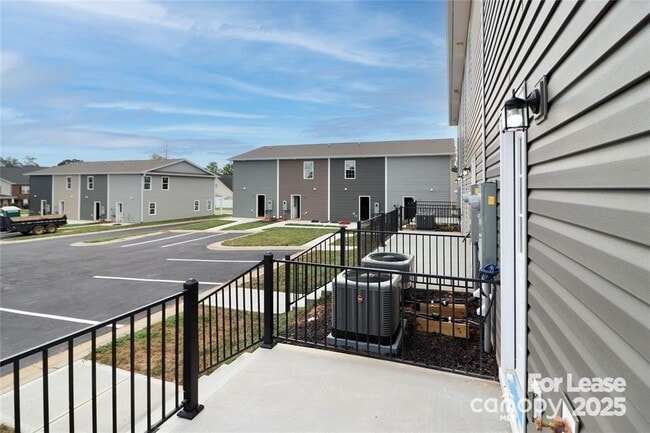 Building Photo - 3967 Newhall Dr NW