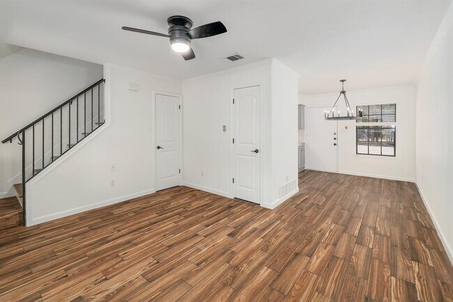 Building Photo - 204 Northwest Dr