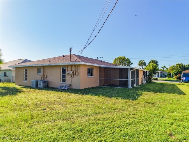 Building Photo - 1107 Cape Coral Pkwy W