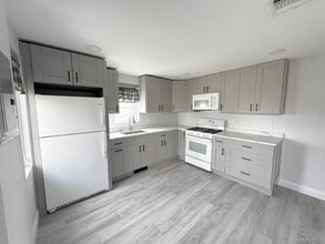 Building Photo - 221 US-9W