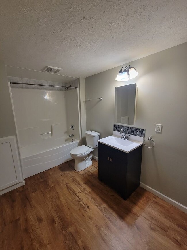 Building Photo - Beautiful 3 Bed 2 Bath House!