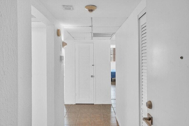 Building Photo - 19390 Collins Ave