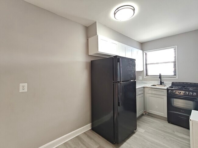 Building Photo - 131 Forest Ave