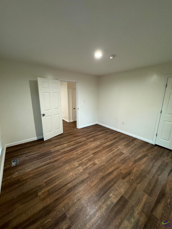 Building Photo - 104 Acorn Ridge Ct
