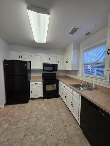 Building Photo - 1930 Cricklewood Cv