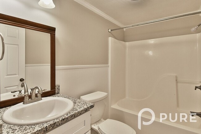 Building Photo - 5674 Duncan Rd