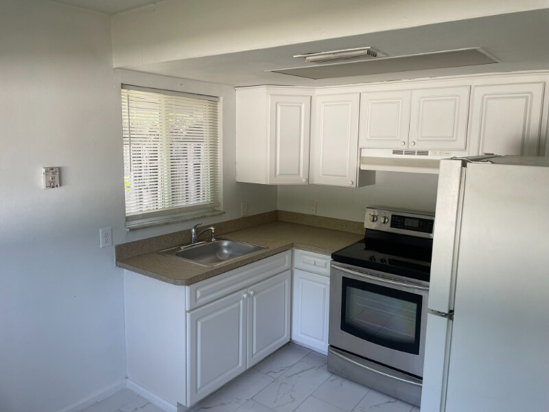 Building Photo - 627 92nd Ave N