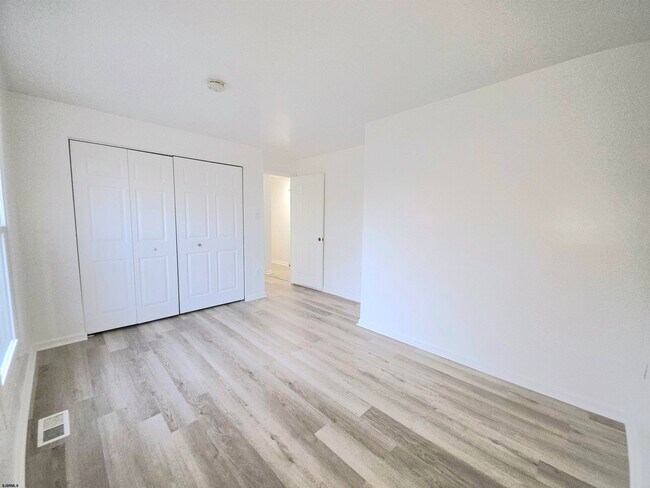 Building Photo - 1804 McKinley Ave