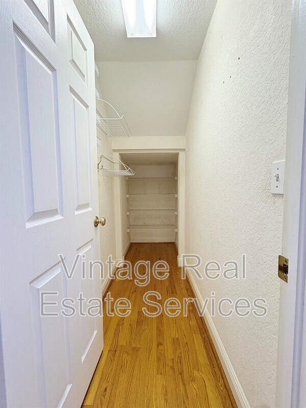 Building Photo - 2856 Bayshore Trails Dr
