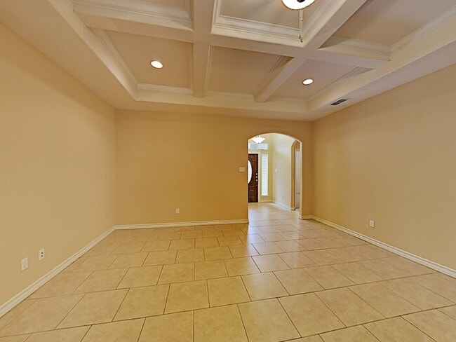 Building Photo - No Application Fee* $500 off first months ...