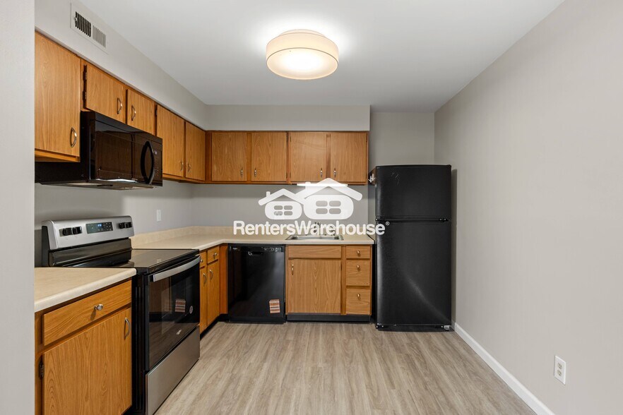 Building Photo - 708 Ridgeside Dr