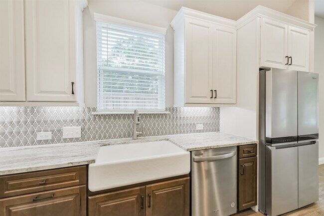 Building Photo - 16615 Tranquility Grove Dr