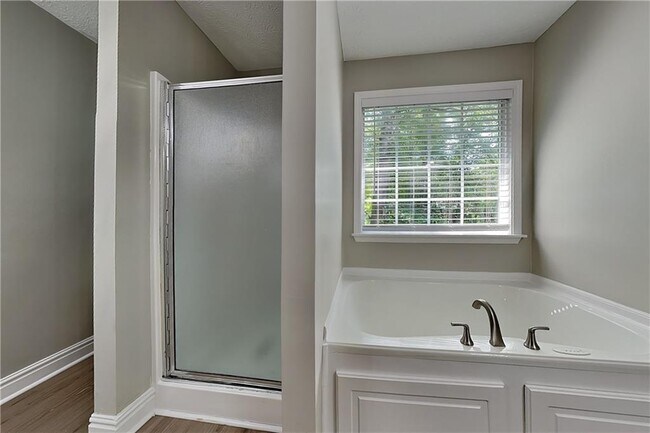 Building Photo - 353 Wildwood Ct
