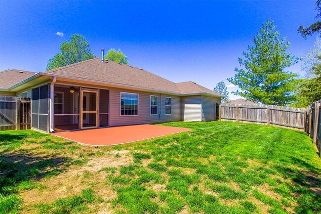 Building Photo - Charming 3 Bedroom/2 Bath in Mill Creek Manor with Spacious Garage