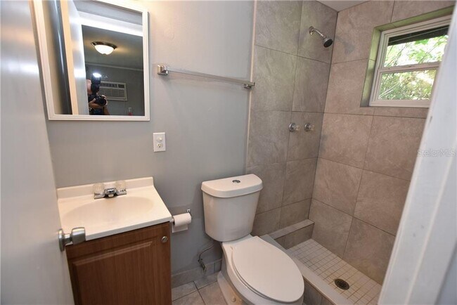 Building Photo - 1321 Mann Rd