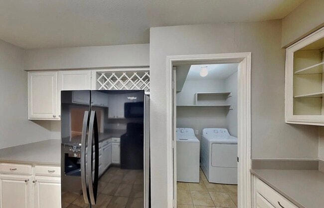 Building Photo - MOVE IN READY