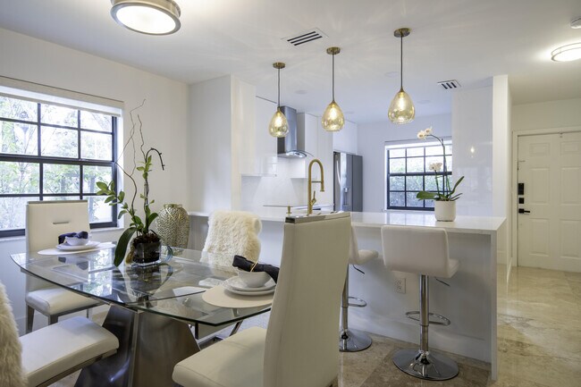 Building Photo - 576 Westree Ln