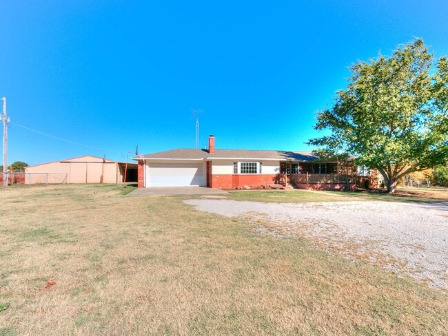 Building Photo - Beautiful 3 bed 2.5 bath home in the Country