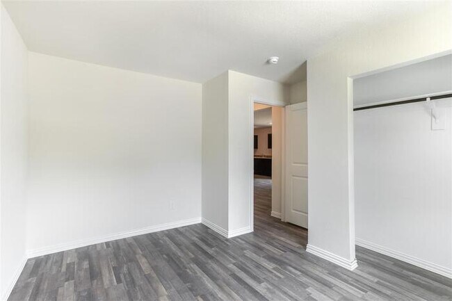 Building Photo - HALF OFF One Month Rent!*