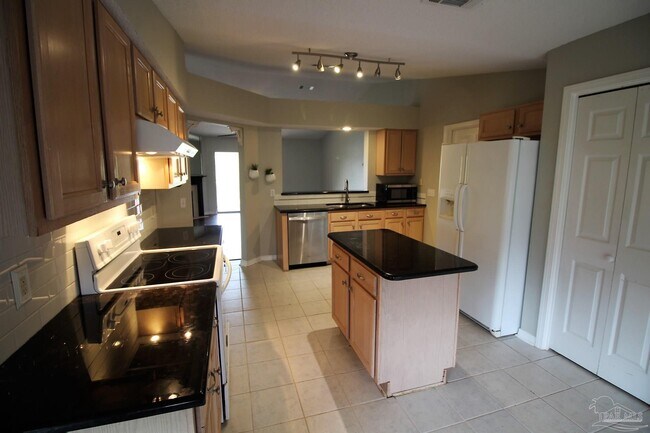 Building Photo - 5027 Terra Lake Cir